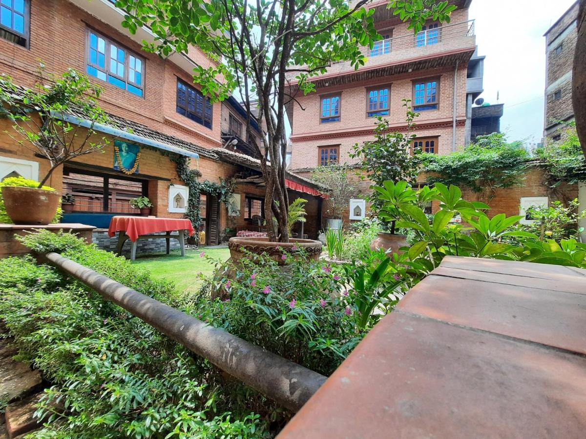 Pradhan House - Home Stay With Garden Бхактапур Экстерьер фото