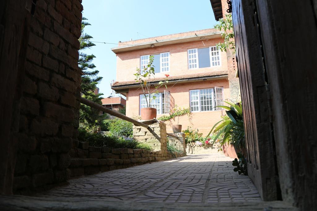Pradhan House - Home Stay With Garden Бхактапур Экстерьер фото