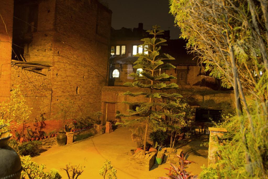 Pradhan House - Home Stay With Garden Бхактапур Экстерьер фото