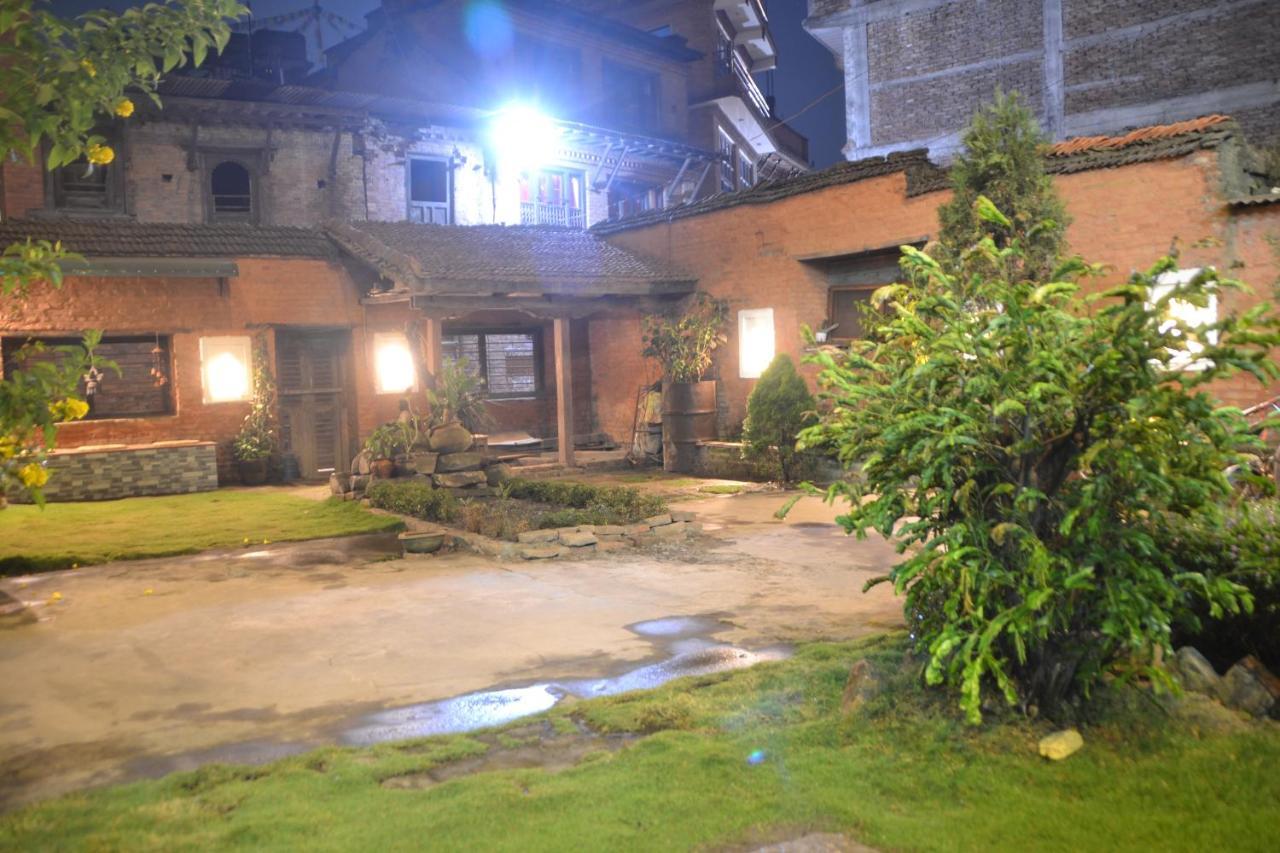 Pradhan House - Home Stay With Garden Бхактапур Экстерьер фото